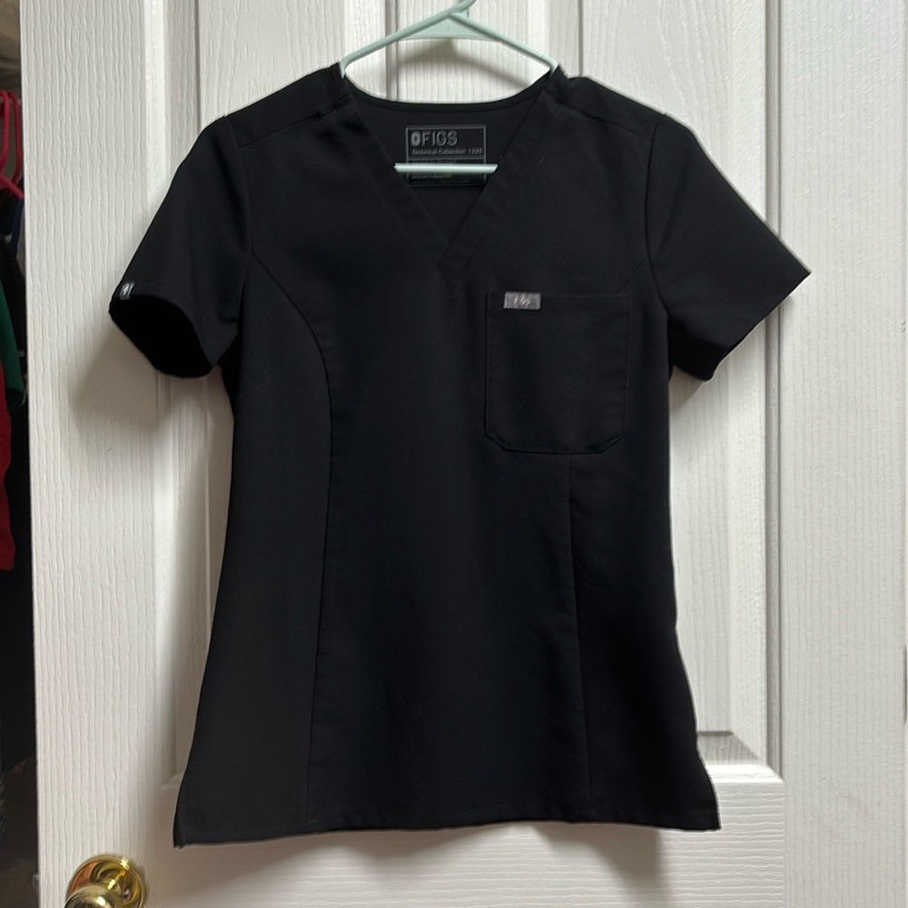 Figs scrub top